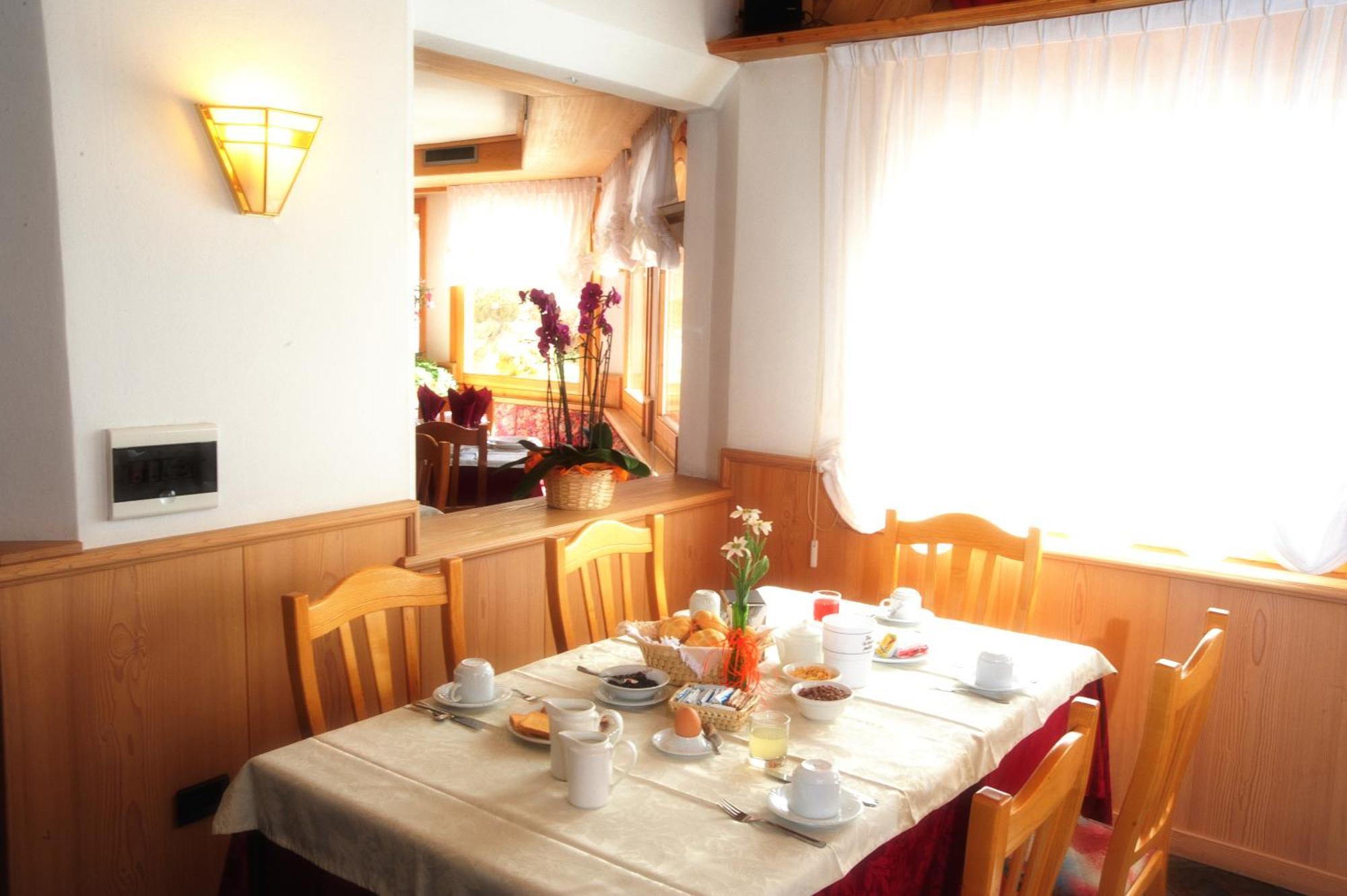 Active Hotel Gran Zebru' Cogolo Exterior photo