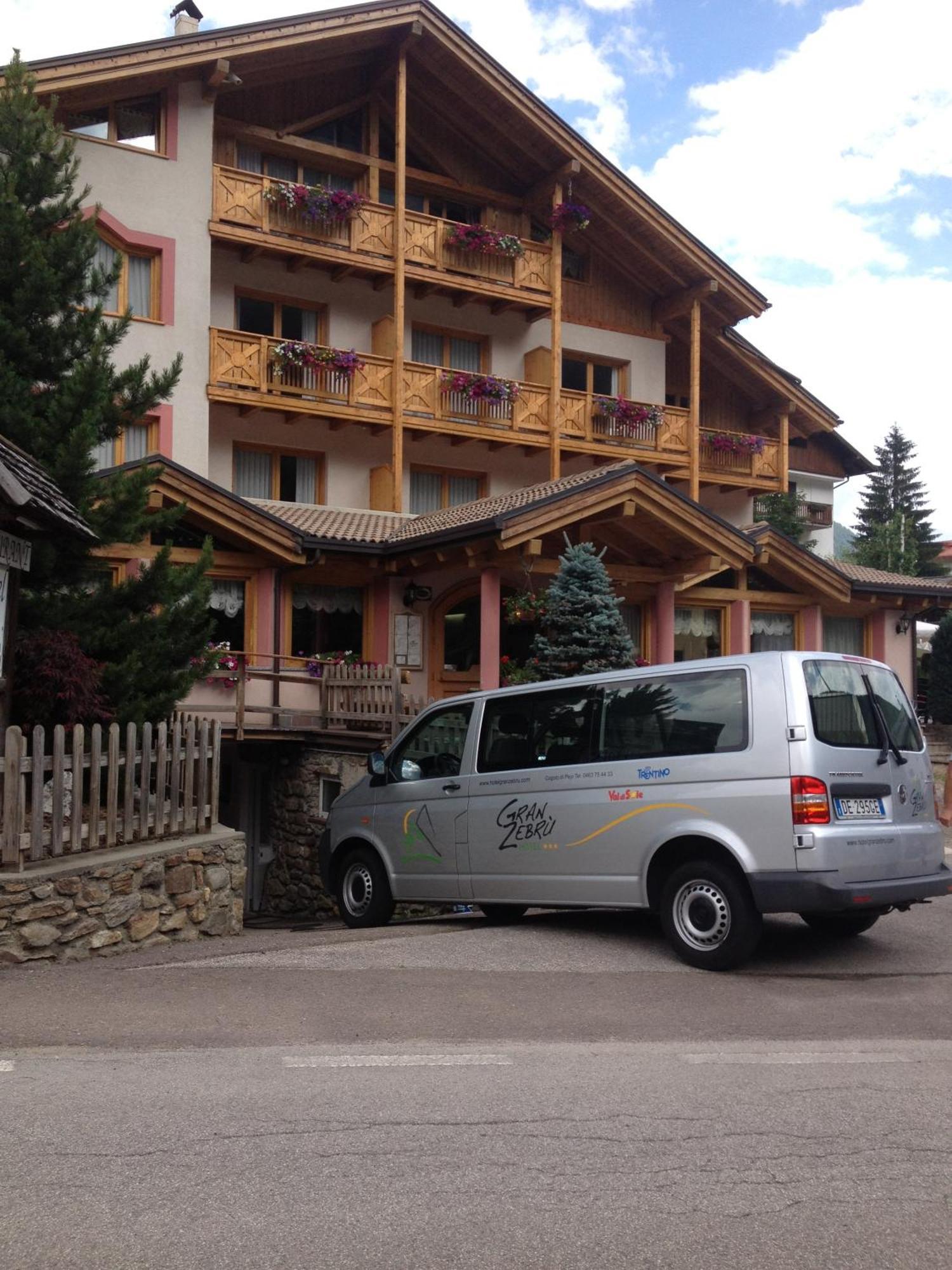 Active Hotel Gran Zebru' Cogolo Exterior photo